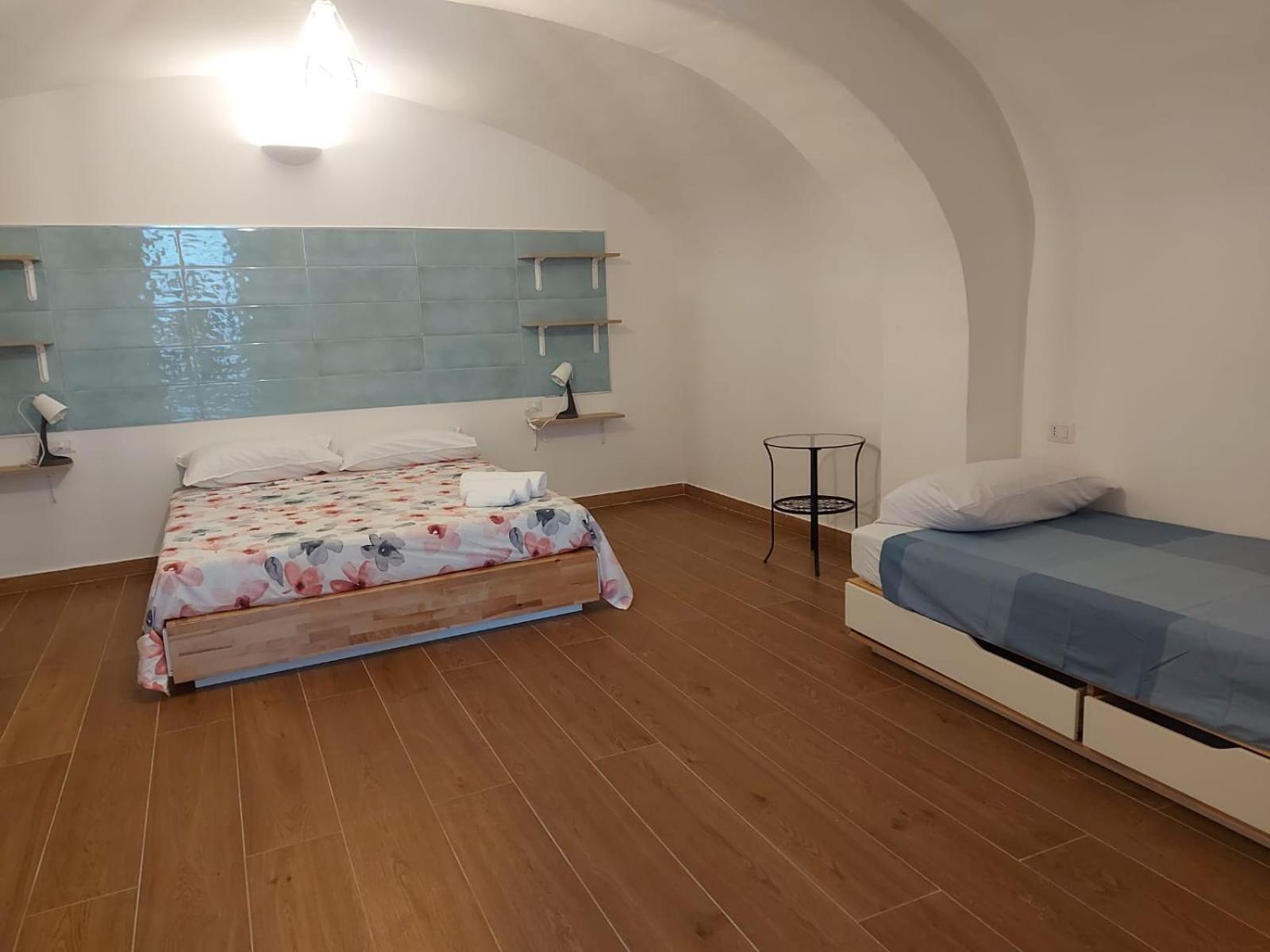 Characteristic Garibaldi Apartman Bari Kültér fotó